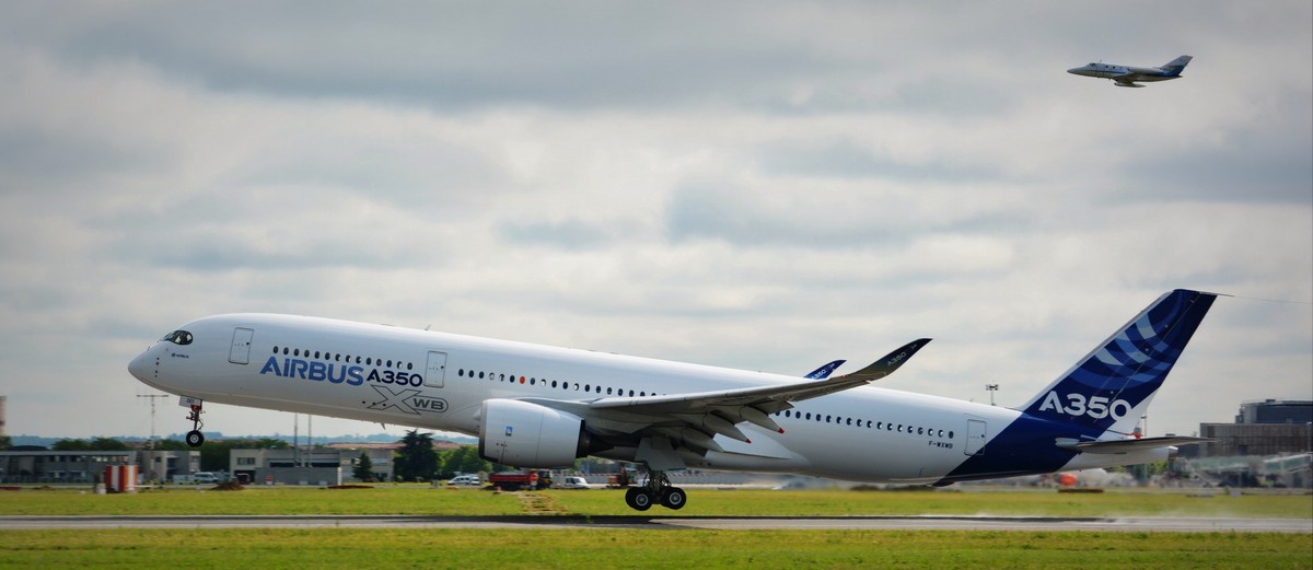 Airbus's first A350-900 XWB (MSN001, F-WXWB) liftoff on 14-Jun-2013