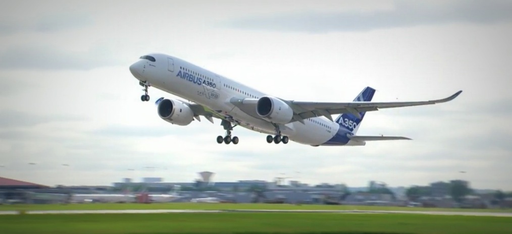 Airbus's first A350-900 XWB (MSN001, F-WXWB) first flight on 14-Jun-2013
