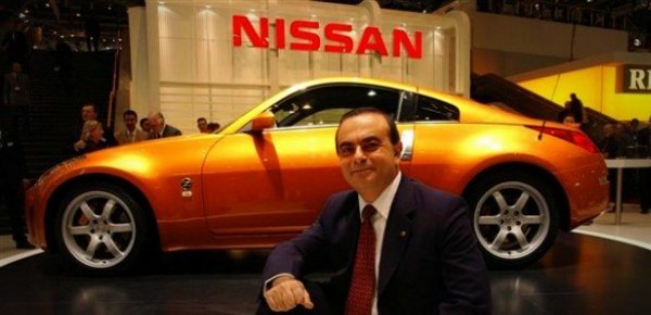 Carlos Ghosn with Nissan 350Z Carlos Ghosn with Nissan 350Z