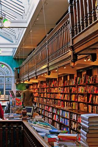 Daunt Books Marylebone: Edwardian bookshop specializing in travel literature