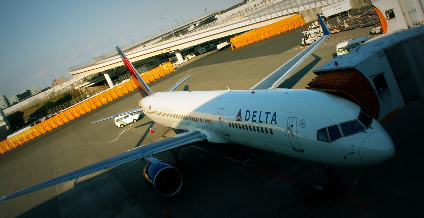 Delta Airlines Boeing 757-200 aircraft in Tokyo Narita Airport Delta Airlines Boeing 757-200 aircraft in Tokyo Narita Airport