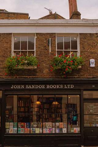 John Sandoe Books: Independent bookshop offering selected fiction and non-fiction