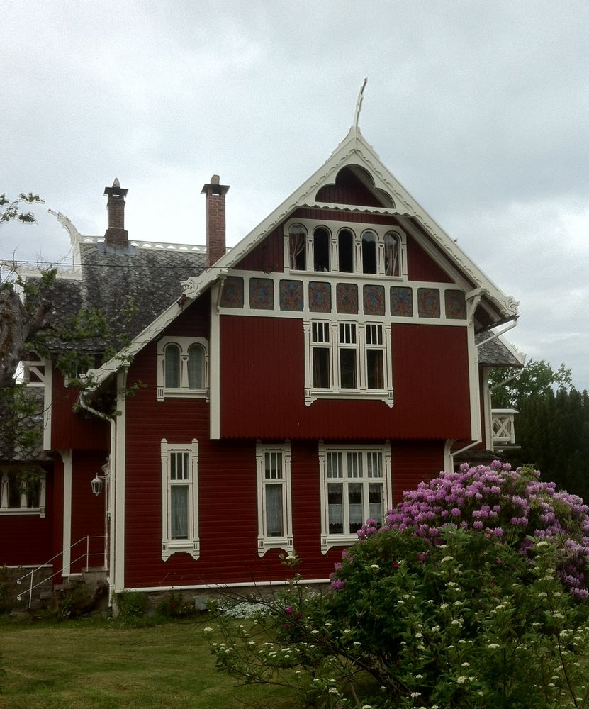 Red Villa in Balestrand with Dragon Style or Switzerland Style