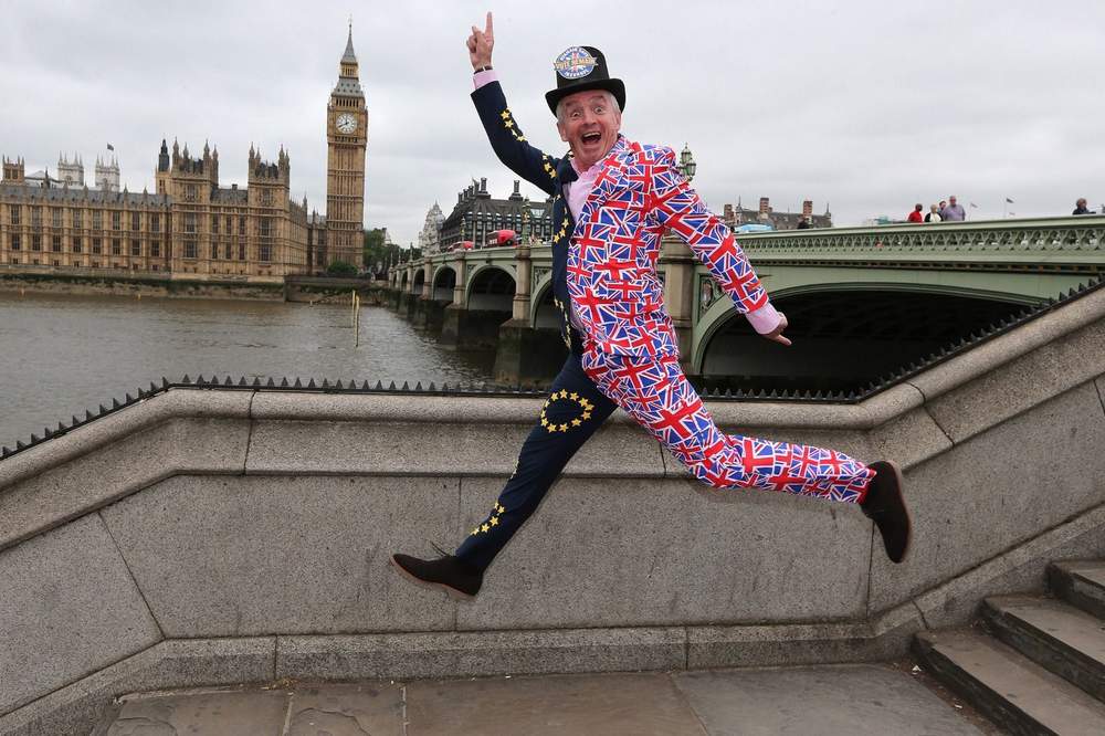 Ryanair CEO Michael O'Leary Protests Brexit in London with Funny Costume