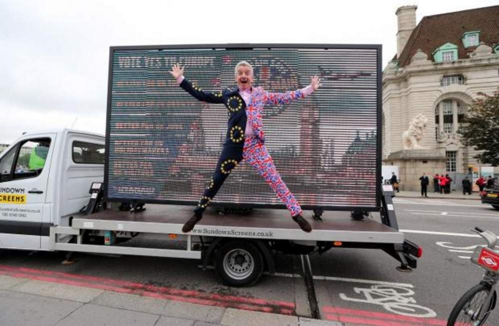 Ryanair CEO Michael O'Leary Protests Brexit in London with Funny Costume Ryanair CEO Michael O'Leary Protests Brexit in London with Funny Costume