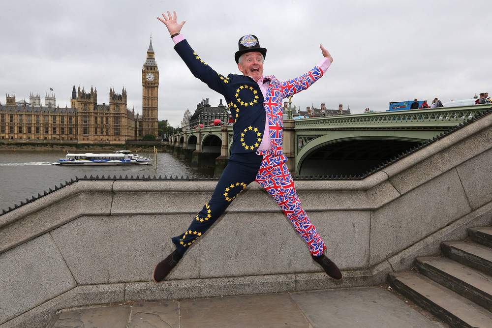 Ryanair CEO Michael O'Leary Protests Brexit in London with Funny Costume