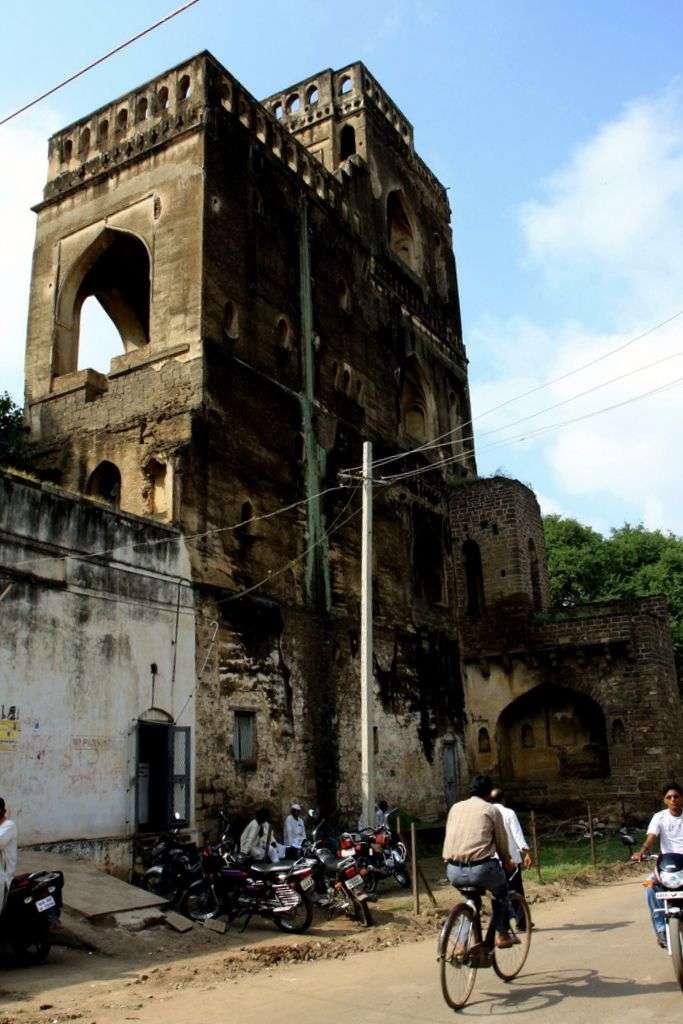 Sath Manzil palace built by Ibrahim Adil Shah II