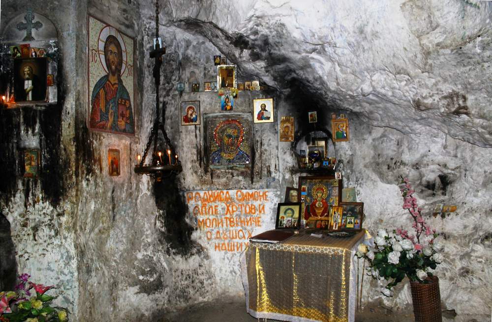 St. Simon der Eiferer (Simon Kananaios) Höhle in Abchasien's (Simon Kananaios) cave in Abkhazia